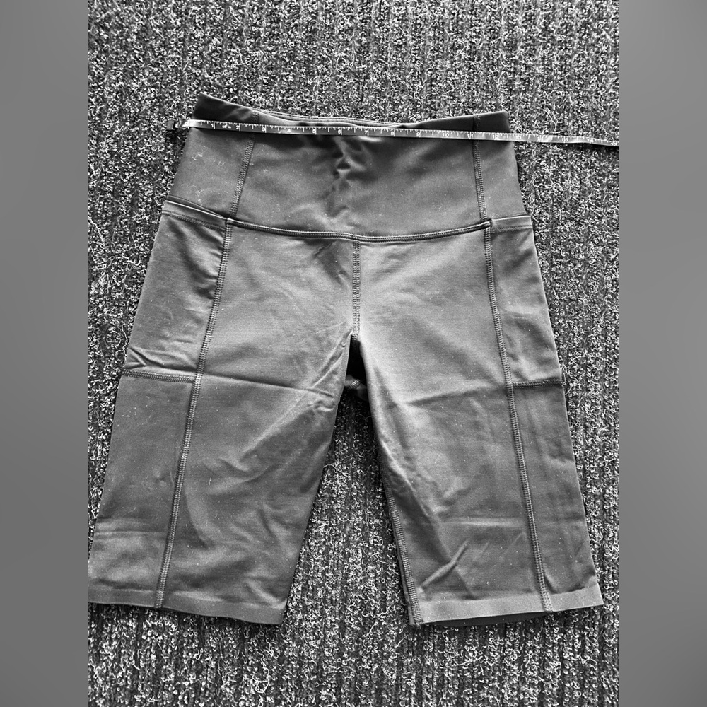 TITIKA bike shorts- thick, compressive, lux feel - size 4